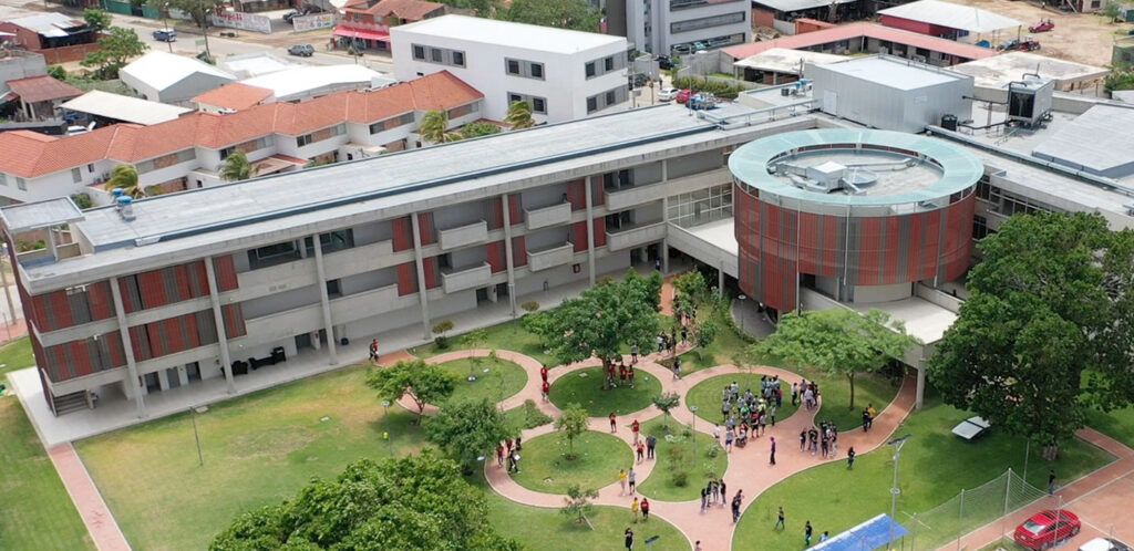 campus del exterior de UPDS